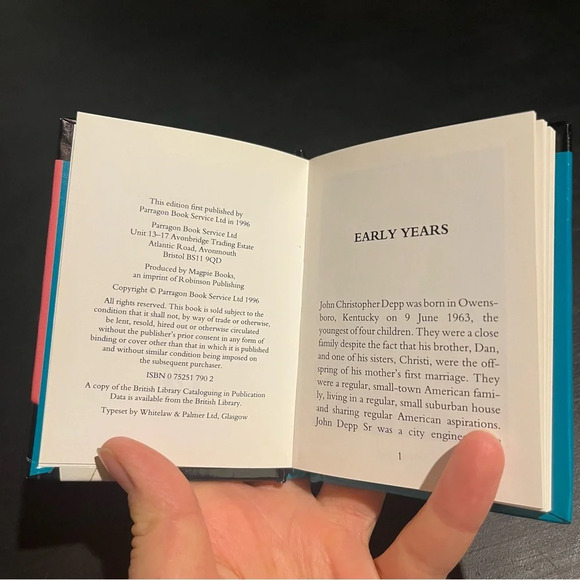 The Unofficial Johnny Depp Mini Book Parragon 1996 UK - Picture 3 of 5